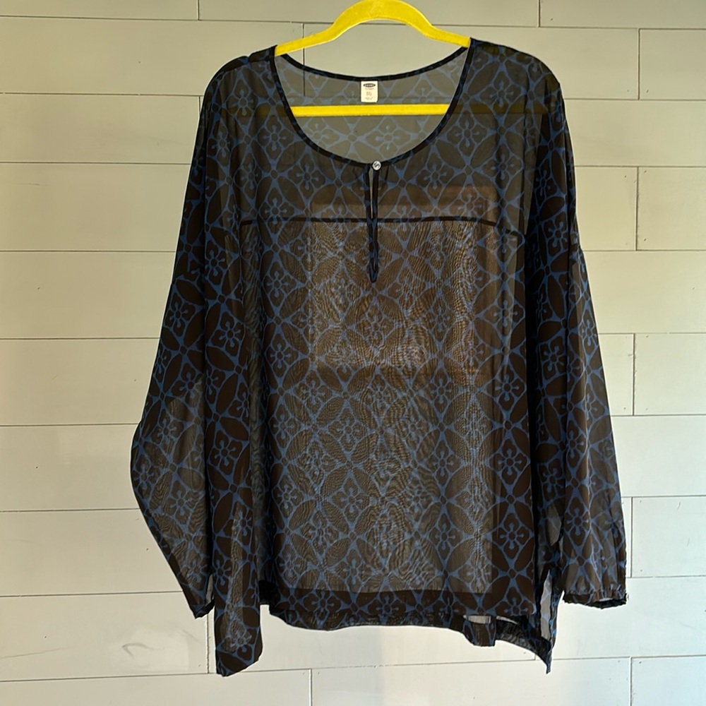 Old Navy sheer‎ blouse
